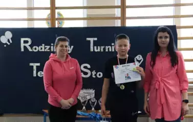 2025.03.22 rodzinny turniej tenisa stołowego (11)