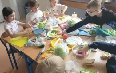 20251027 zdrowe kanapki w klasie I (3)