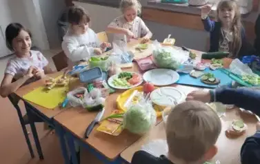 20251027 zdrowe kanapki w klasie I (2)