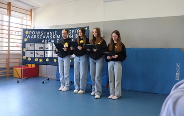 16_04_2026 Pamiętamy &ndash; udział naszej szkoły w Akcji Żonkile (14)