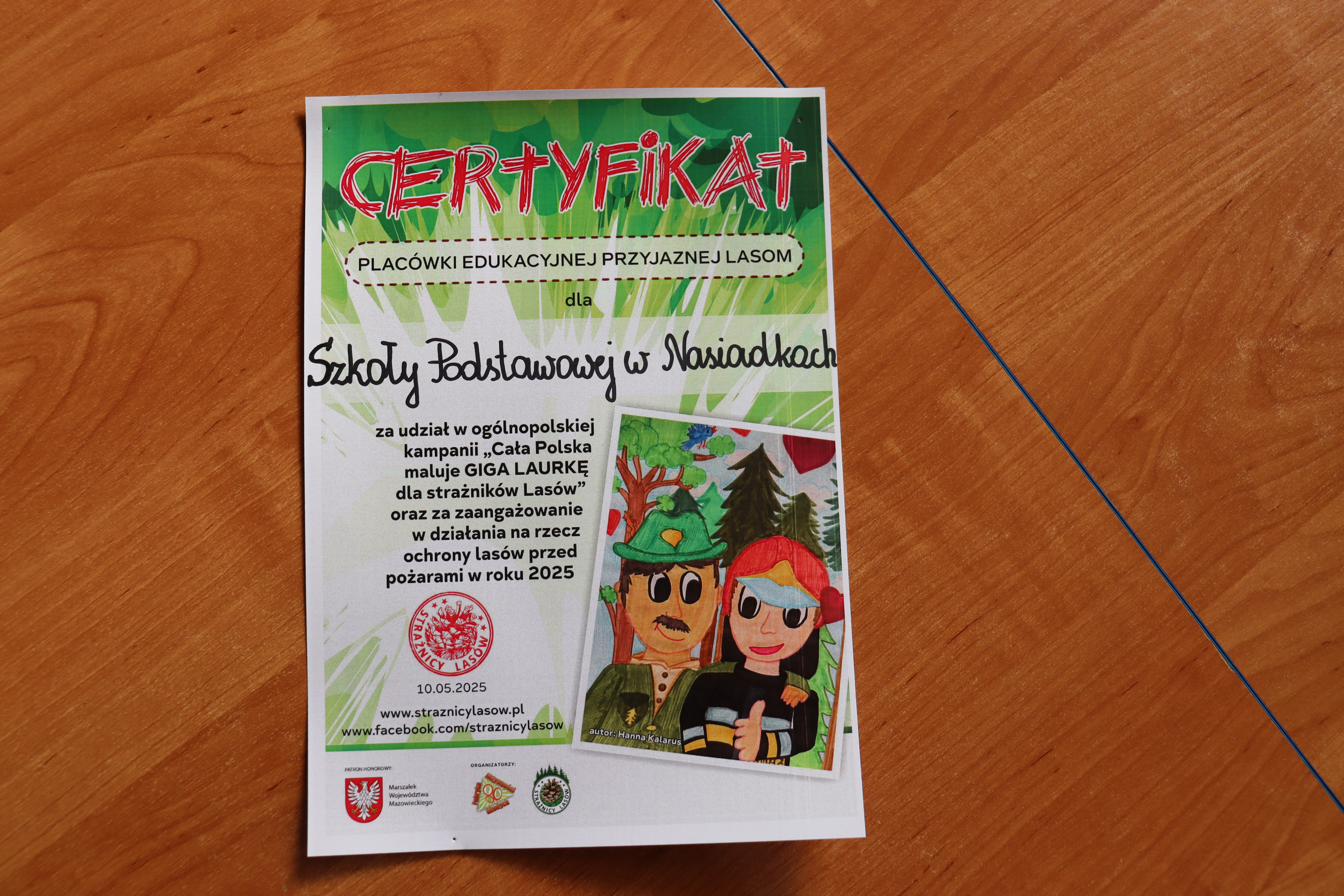 Certyfikat plac&oacute;wki przyjaznej lasom.