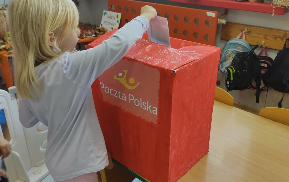 Zdjęcie do Dzień Poczty Polskiej i Znaczka Pocztowego w oddziale przedszkolnym