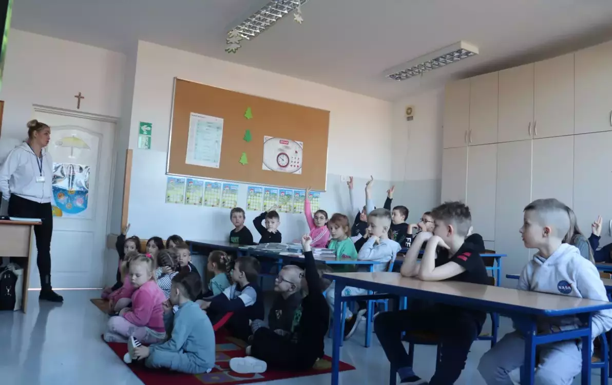 Zdjęcie do Spotkanie klas 0 -3 z przedstawicielem KRUS Panią Hanną Suska
