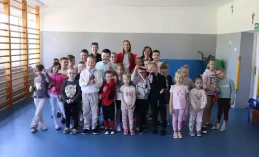 Zdjęcie do Spotkanie z Mistrzem – Niezapomniana wizyta znanego sportowca w naszej szkole