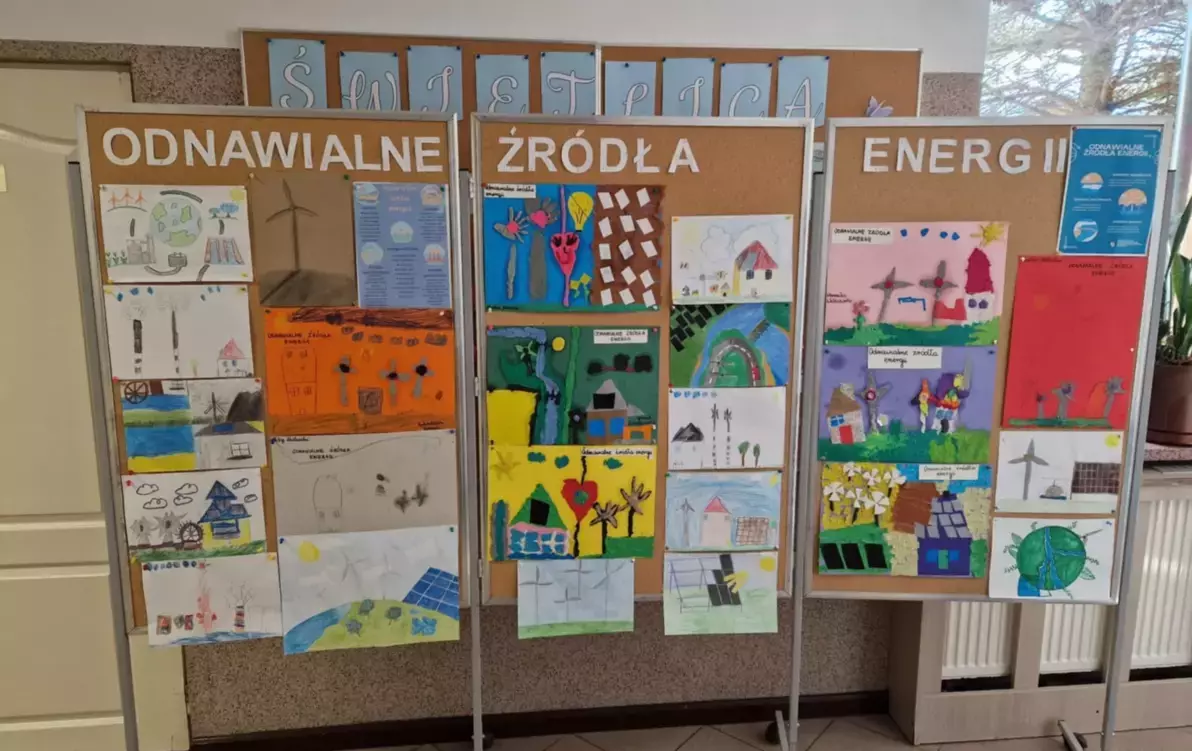 Zdjęcie do Wystawa prac: &bdquo;Odnawialne źr&oacute;dła energii &ndash; nasza przyszłość&rdquo;