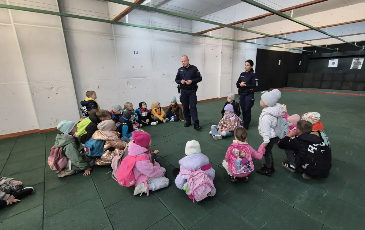 Zdjęcie do Wycieczka do Ostrołęki &ndash; warsztaty, teatr i spotkanie z policjantami
