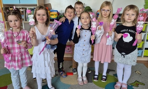 Dzień Kobiet w oddziale przedszkolnym i klasie I