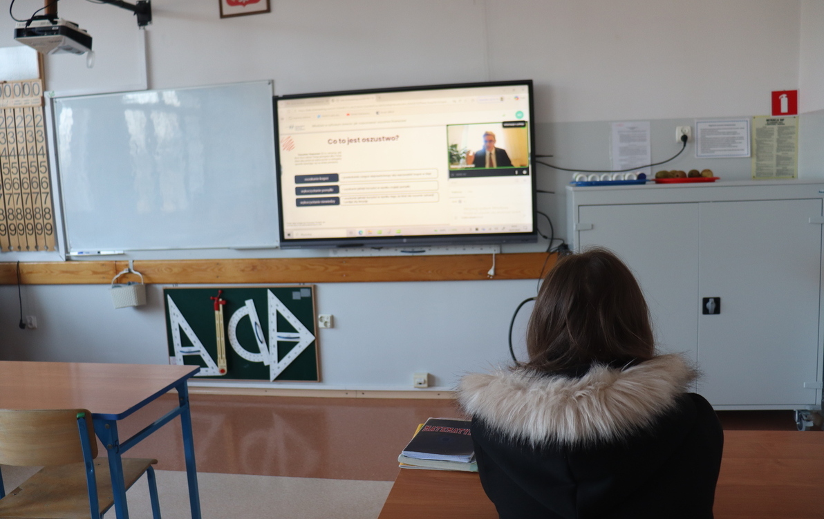 Zdjęcie do &bdquo;Młodzież w cyfrowym świecie&rdquo; &ndash; lekcja o bezpieczeństwie finansowym