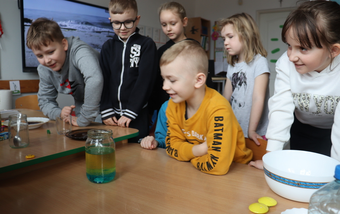 Zdjęcie do Mali odkrywcy &ndash; doświadczenia z wodą w klasach 0&ndash;III