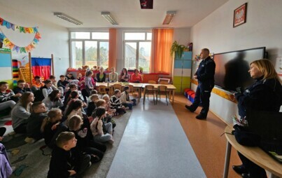 Zdjęcie do Wizyta Dzielnicowych w Naszej Szkole: Edukacja na Temat Cyberprzemocy i Cyberbezpieczeństwa