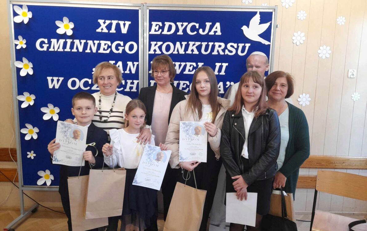 Zdjęcie do JAN PAWEŁ II W OCZACH DZIECKA