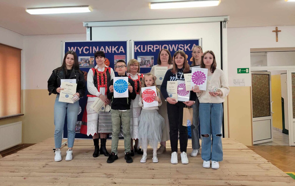 Zdjęcie do X EDYCJA GMINNEGO KONKURSU PLASTYCZNEGO "WYCINANKA KURPIOWSKA"