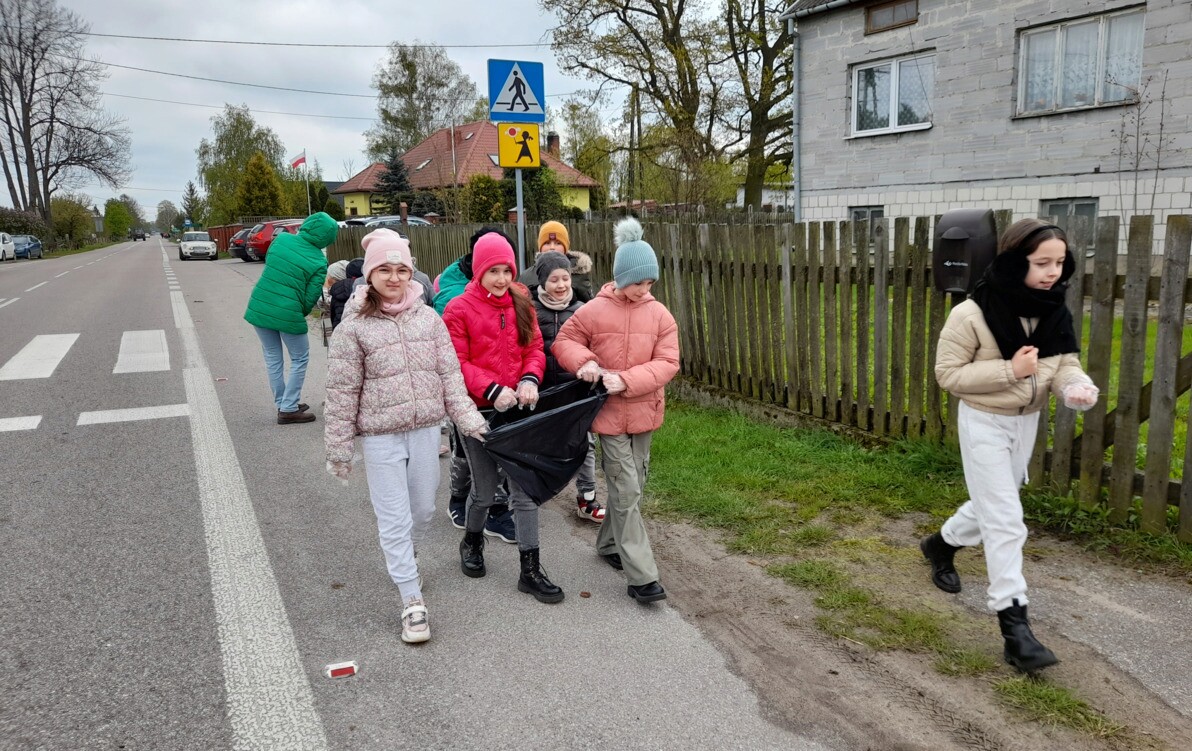 Zdjęcie do Dzień Ziemi - sprzątamy!
