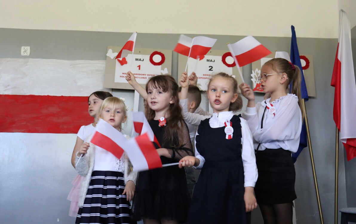 Zdjęcie do &bdquo;Jesteśmy Polką i Polakiem&rdquo; - Świętujemy Majowe Święta Narodowe w Naszej Szkole!